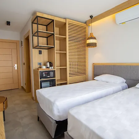 Asterina Apartahotel 4*